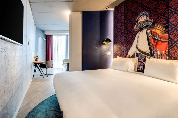Room 30 of 107