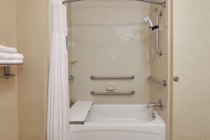 2 Queen Beds (5 of 15)