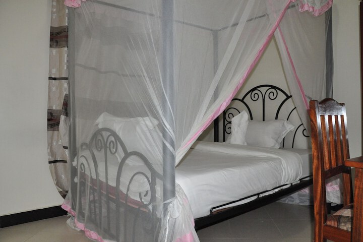 Room 6 of 20