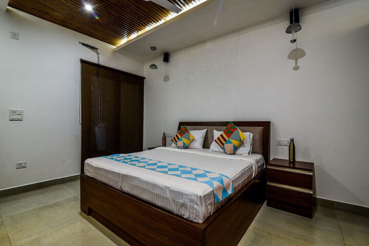 OYO Home 18576 Elegant 3BHK