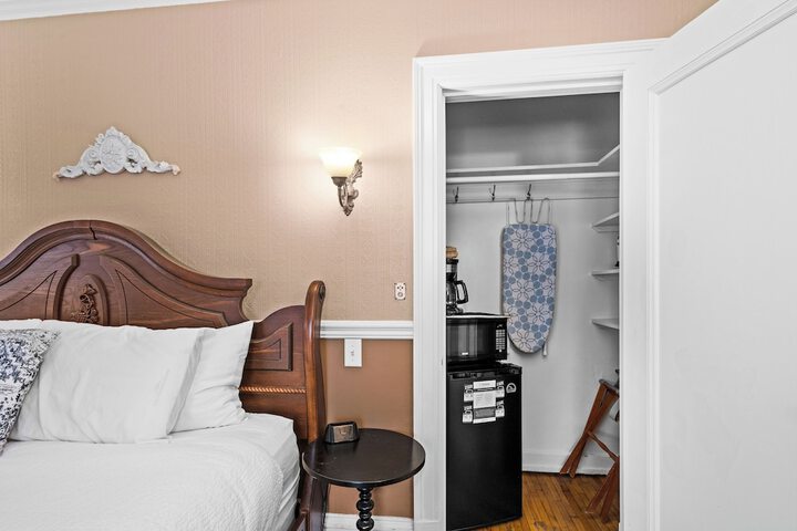 Room 37 of 62