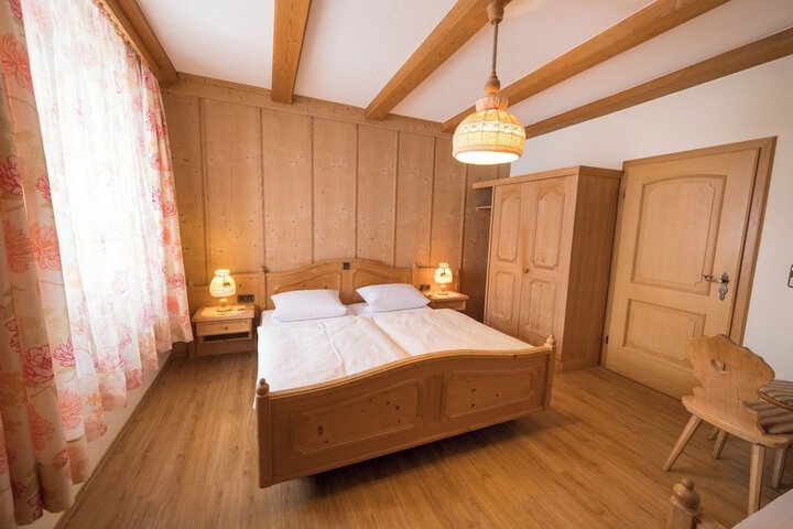Room 5 of 24