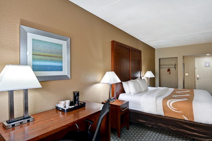 1 King Bed (4 of 14)