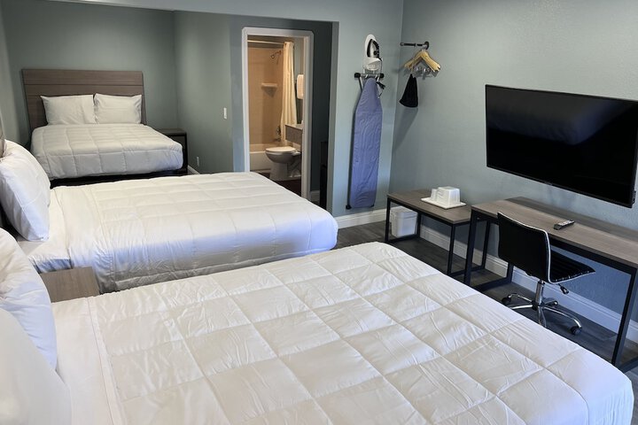 1 Queen Bed (14 of 30)