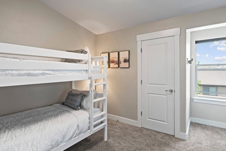 Room 8 of 142