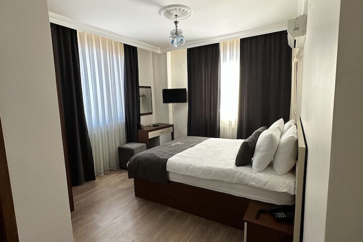 Room 8 of 16