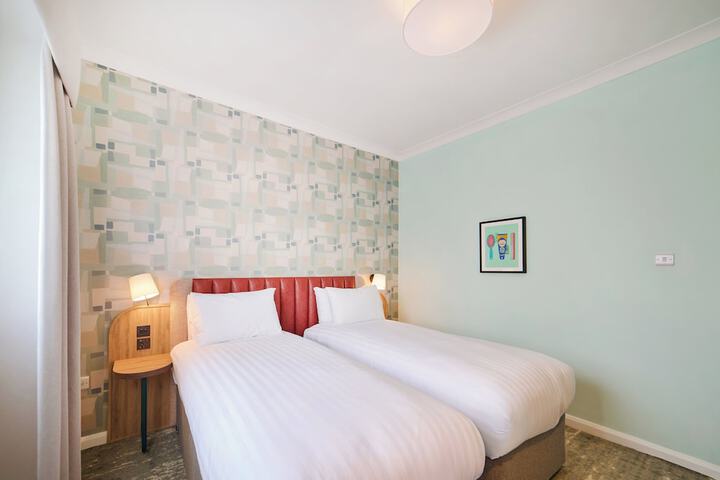 Room 45 of 144
