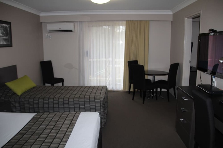 Room 6 of 38