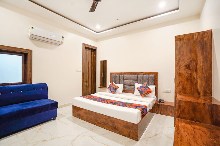 Room 15 of 25