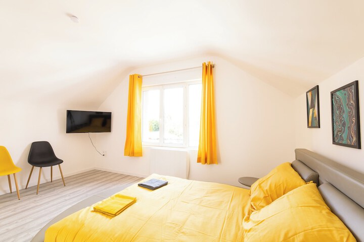 Room 10 of 23