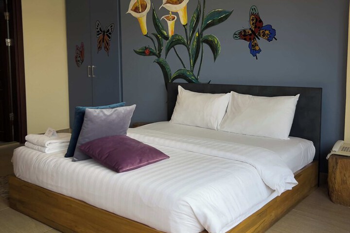 Room 10 of 48