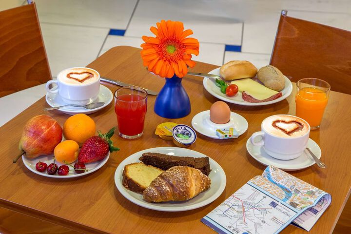 Breakfast/Coffee Service 65 of 92