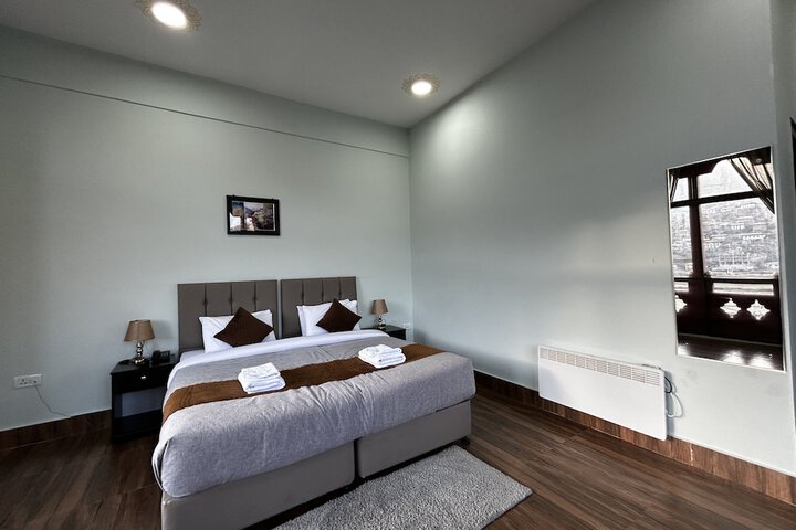Room 7 of 28