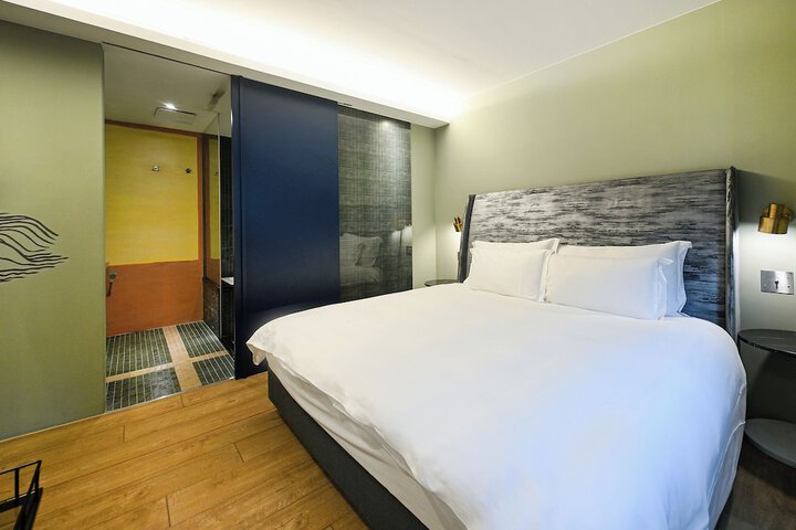 Room 48 of 141
