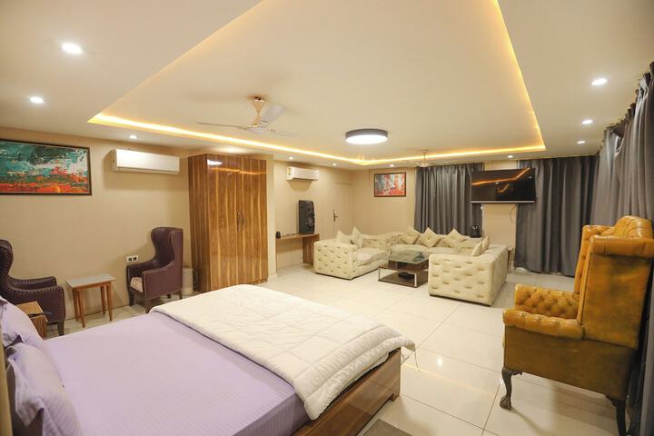 Room 50 of 77