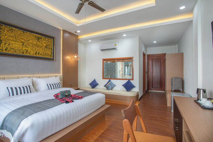 Room 8 of 180