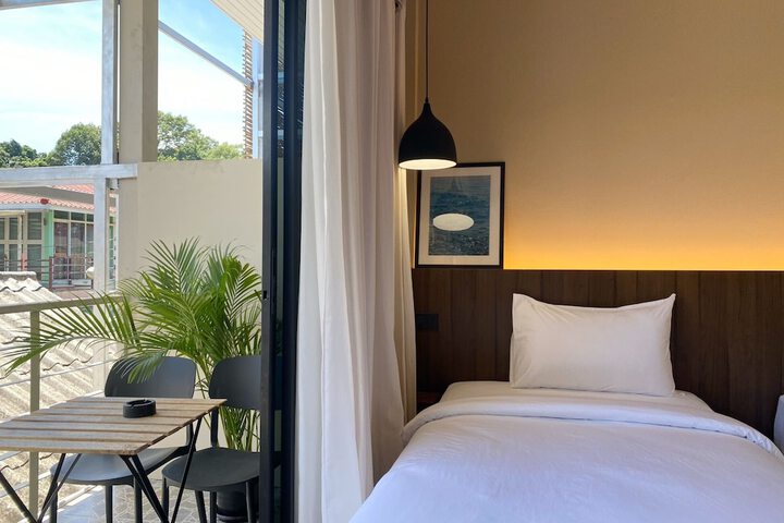 Room 27 of 94