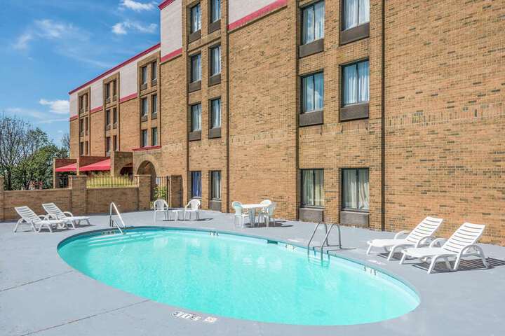 Pools & Facilities