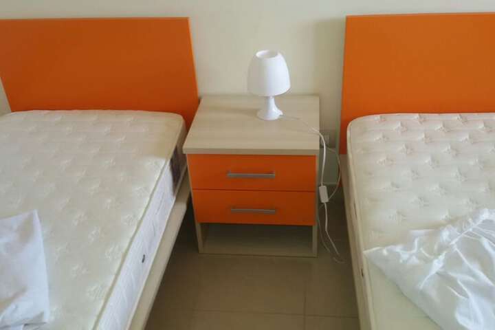 Room 2 of 10