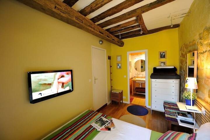 Room 43 of 648