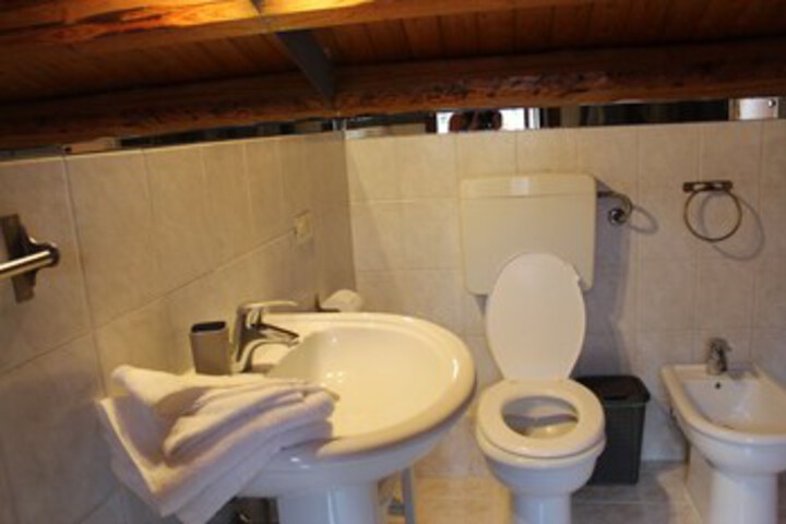 Room 3 of 27