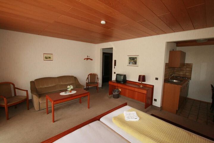 Room 11 of 30