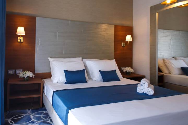Room 13 of 100