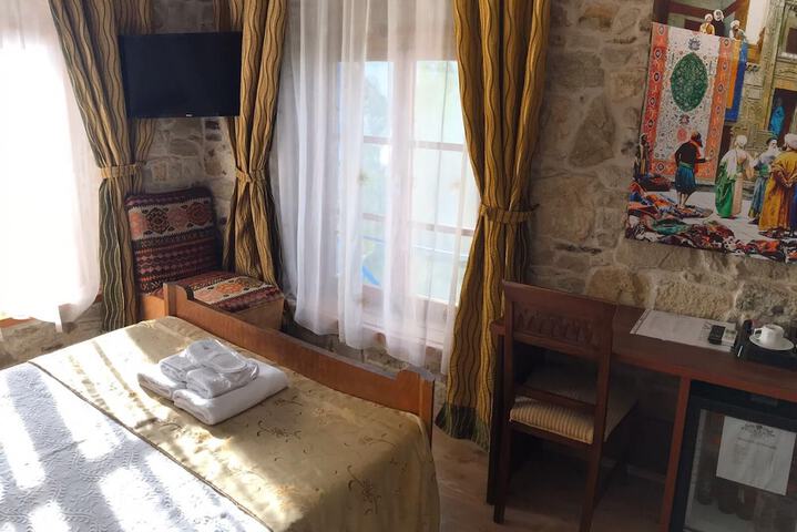 Room 44 of 90