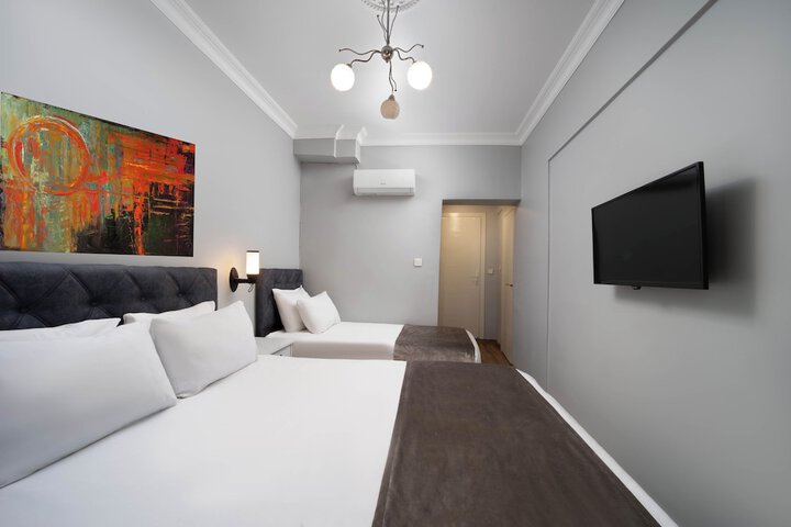 Room 4 of 40