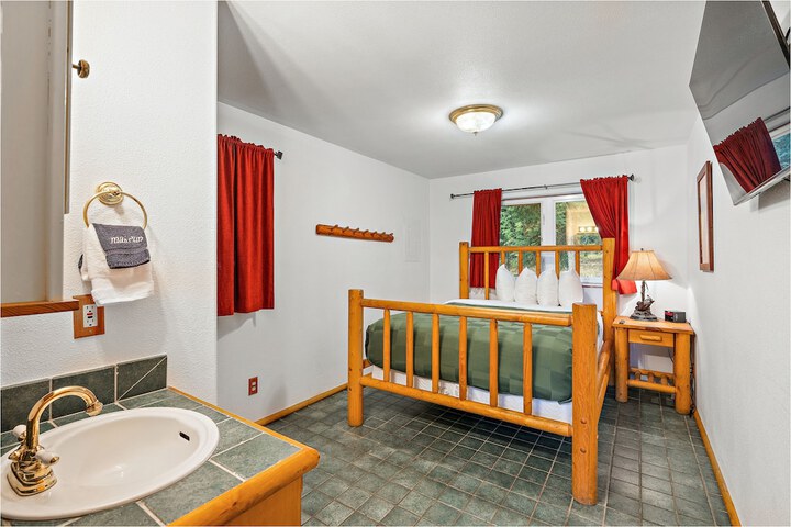 Room 27 of 153