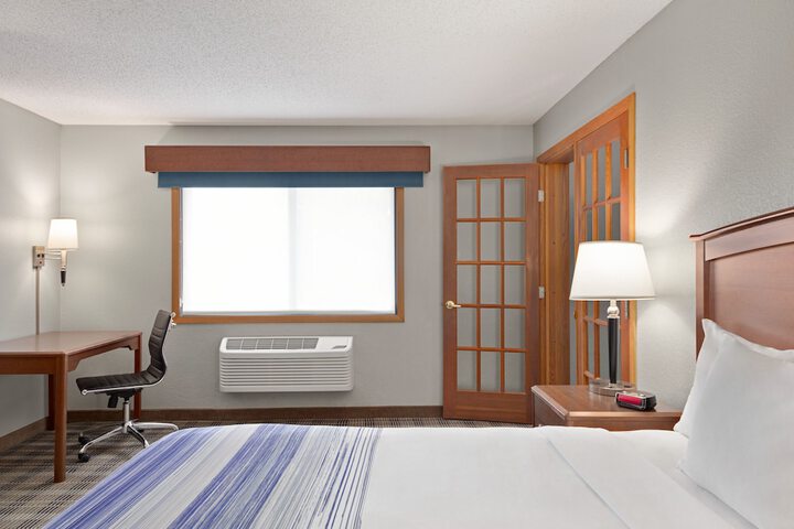 1 King Bed (21 of 21)