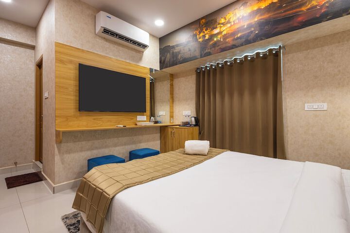 Room 8 of 15