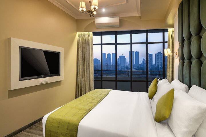 Room 4 of 53