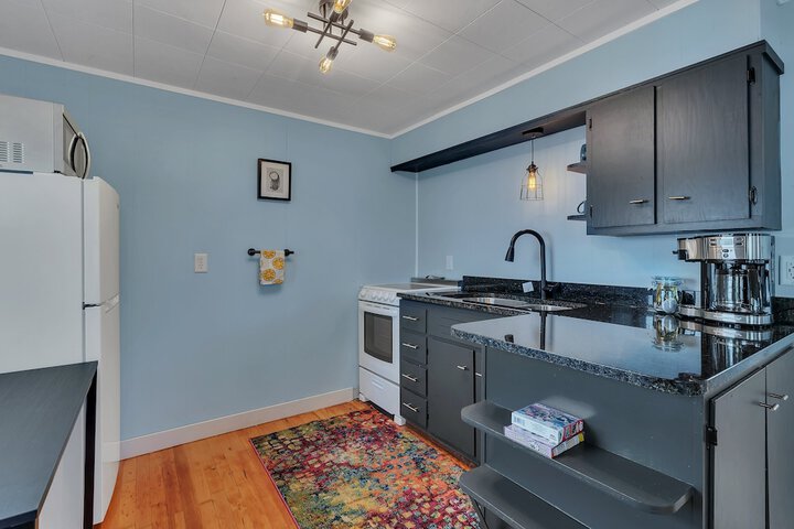 Room 2 of 75