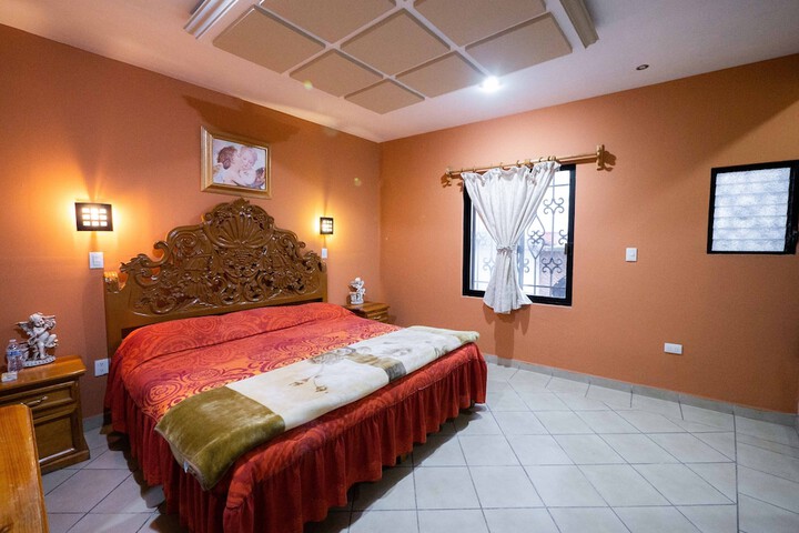 Room 26 of 33