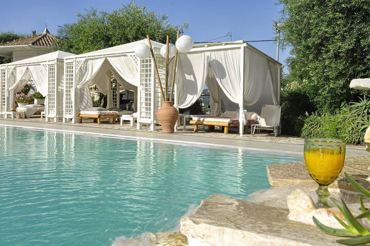 Pool Hotel