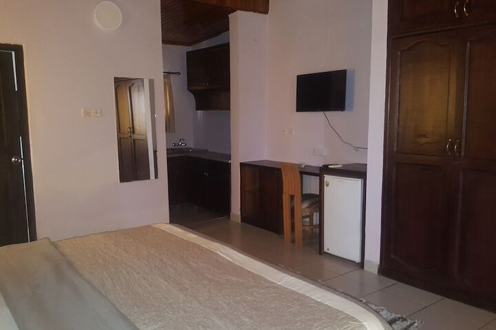 Room 3 of 21