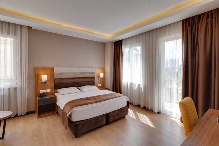 Room 15 of 48