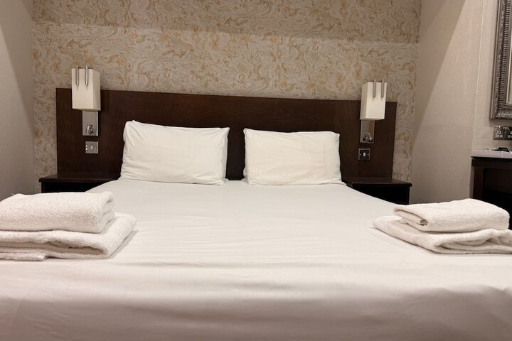 Room 27 of 64