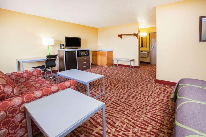 1 Queen Bed (8 of 15)
