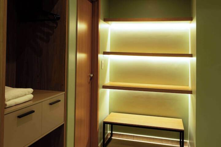 Room 9 of 33