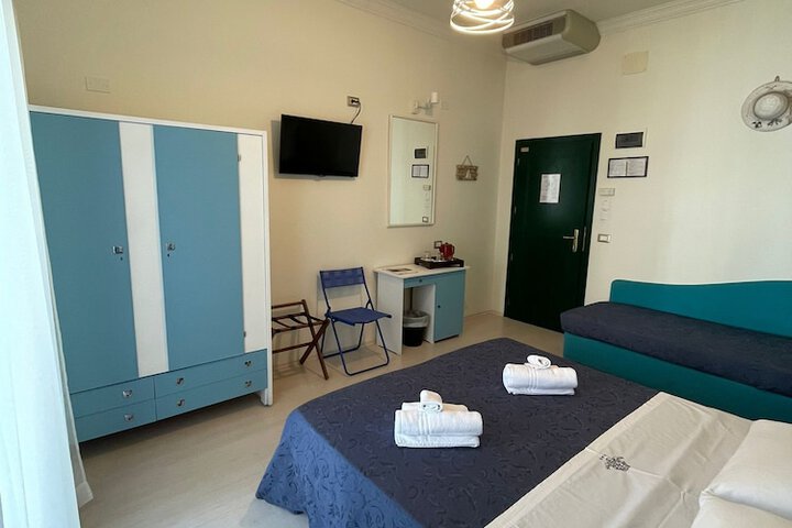 Room 8 of 36