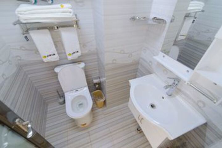 Room 2 of 36