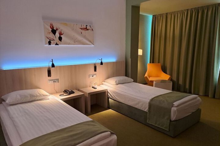 Room 13 of 31