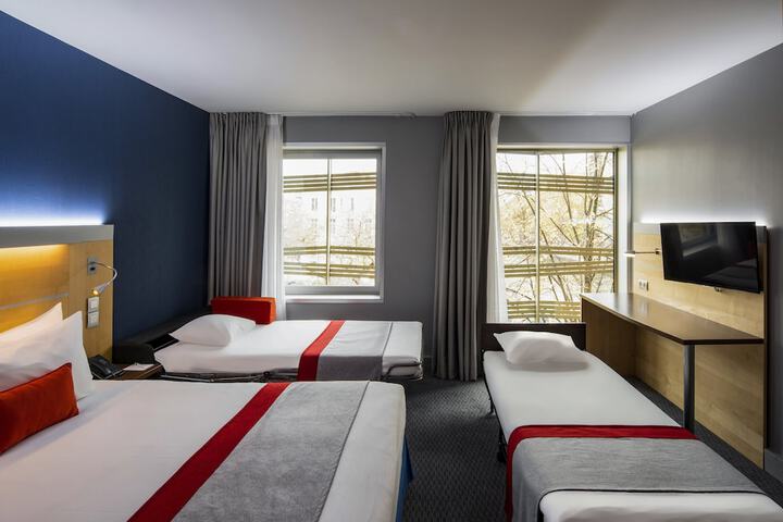 Room 27 of 120