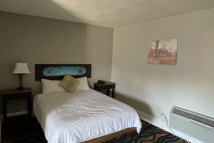 2 Queen Beds (1 of 18)