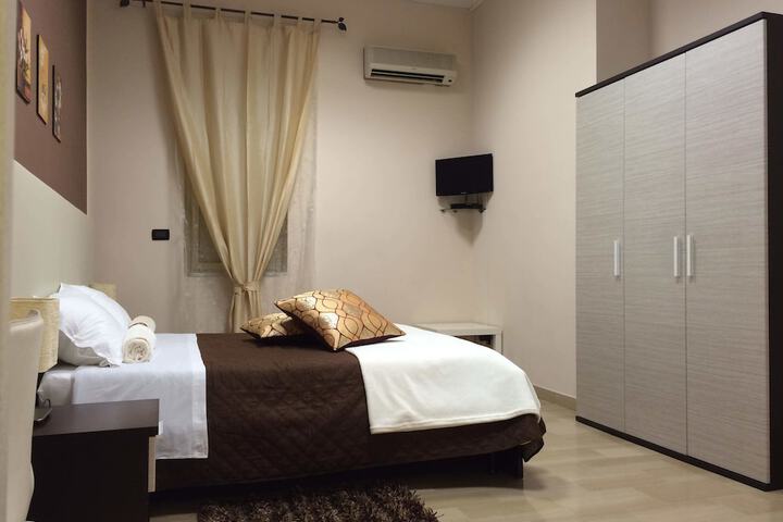 Room 28 of 60