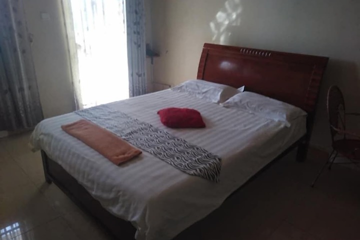 Room 7 of 16