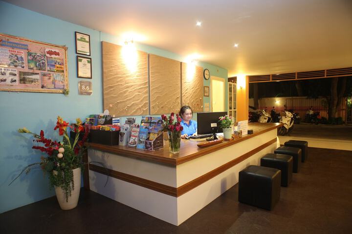 Check-in/check-out kiosk