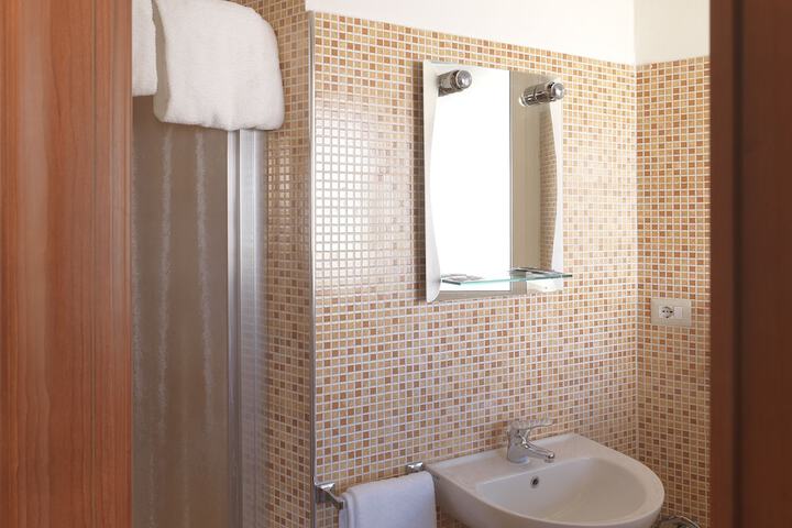 Room 9 of 14